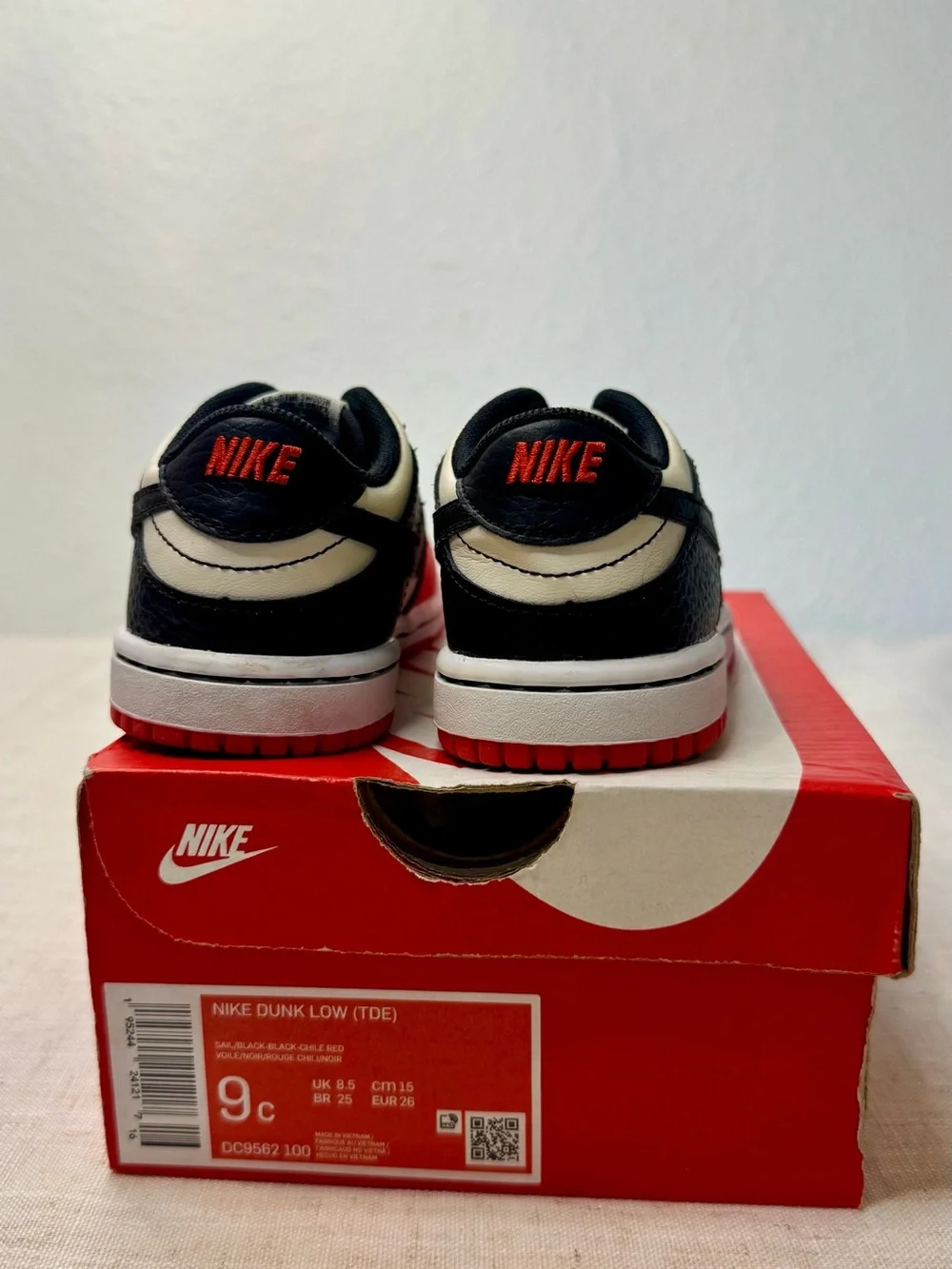 Nike Kids Dunk Low in Red, White & Black EUC